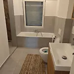 - Geisweid Work And Neu Modernisiert 3 Schlafzimmer Badezimmer Wohnzimmer Balkon * Siegen