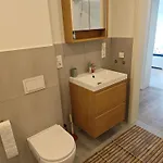 - Geisweid Work And Neu Modernisiert 3 Schlafzimmer Badezimmer Wohnzimmer Balkon Siegen