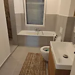 - Geisweid Work And Neu Modernisiert 3 Schlafzimmer Badezimmer Wohnzimmer Balkon Siegen