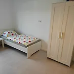 - Geisweid Work And Neu Modernisiert 3 Schlafzimmer Badezimmer Wohnzimmer Balkon Siegen