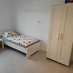 - Geisweid Work And Neu Modernisiert 3 Schlafzimmer Badezimmer Wohnzimmer Balkon Siegen