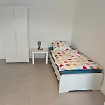 - Geisweid Work And Neu Modernisiert 3 Schlafzimmer Badezimmer Wohnzimmer Balkon * Siegen