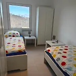 - Geisweid Work And Neu Modernisiert 3 Schlafzimmer Badezimmer Wohnzimmer Balkon