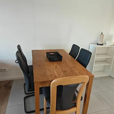 - Geisweid Work And Neu Modernisiert 3 Schlafzimmer Badezimmer Wohnzimmer Balkon Siegen