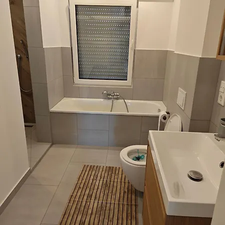 - Geisweid Work And Neu Modernisiert 3 Schlafzimmer Badezimmer Wohnzimmer Balkon * Siegen