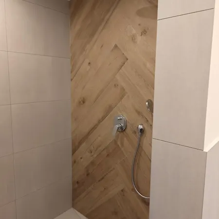 - Geisweid Work And Neu Modernisiert 3 Schlafzimmer Badezimmer Wohnzimmer Balkon * Siegen