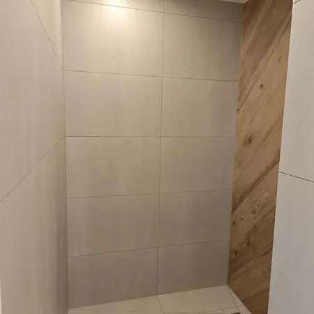 - Geisweid Work And Neu Modernisiert 3 Schlafzimmer Badezimmer Wohnzimmer Balkon Siegen