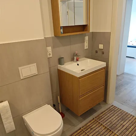 - Geisweid Work And Neu Modernisiert 3 Schlafzimmer Badezimmer Wohnzimmer Balkon Siegen