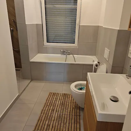 - Geisweid Work And Neu Modernisiert 3 Schlafzimmer Badezimmer Wohnzimmer Balkon Siegen