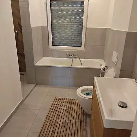 - Geisweid Work And Neu Modernisiert 3 Schlafzimmer Badezimmer Wohnzimmer Balkon Lejlighed Siegen