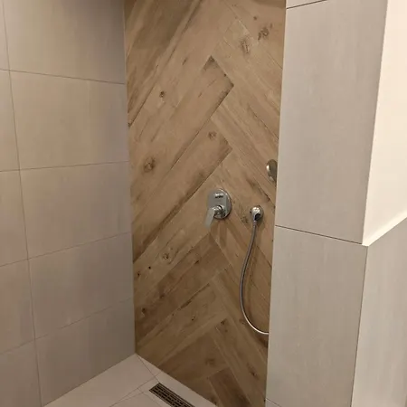 - Geisweid Work And Neu Modernisiert 3 Schlafzimmer Badezimmer Wohnzimmer Balkon *
