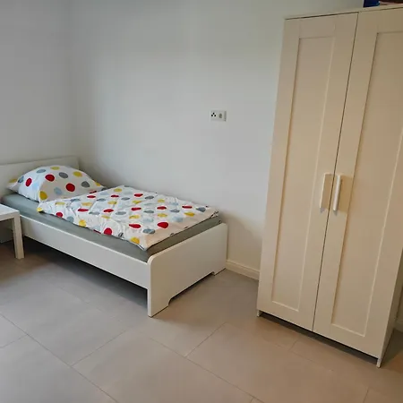 - Geisweid Work And Neu Modernisiert 3 Schlafzimmer Badezimmer Wohnzimmer Balkon Siegen