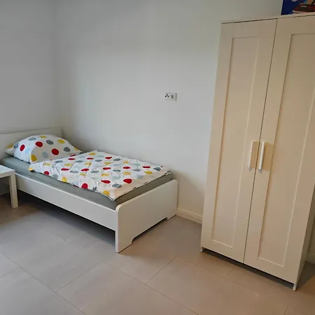 - Geisweid Work And Neu Modernisiert 3 Schlafzimmer Badezimmer Wohnzimmer Balkon Siegen