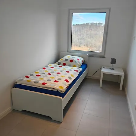 - Geisweid Work And Neu Modernisiert 3 Schlafzimmer Badezimmer Wohnzimmer Balkon