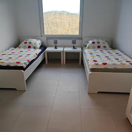 - Geisweid Work And Neu Modernisiert 3 Schlafzimmer Badezimmer Wohnzimmer Balkon * Siegen