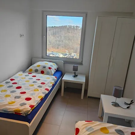 - Geisweid Work And Neu Modernisiert 3 Schlafzimmer Badezimmer Wohnzimmer Balkon Lejlighed
