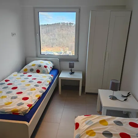 - Geisweid Work And Neu Modernisiert 3 Schlafzimmer Badezimmer Wohnzimmer Balkon Siegen