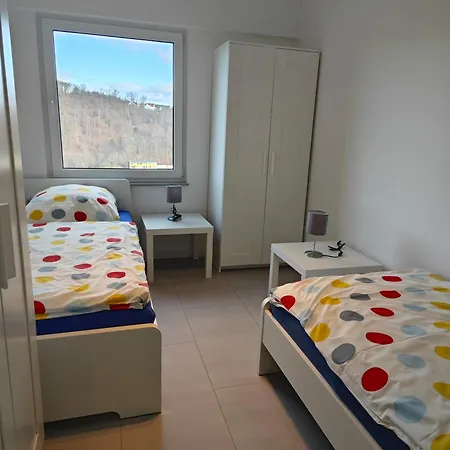 - Geisweid Work And Neu Modernisiert 3 Schlafzimmer Badezimmer Wohnzimmer Balkon