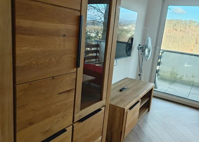 - Geisweid Work And Neu Modernisiert 3 Schlafzimmer Badezimmer Wohnzimmer Balkon