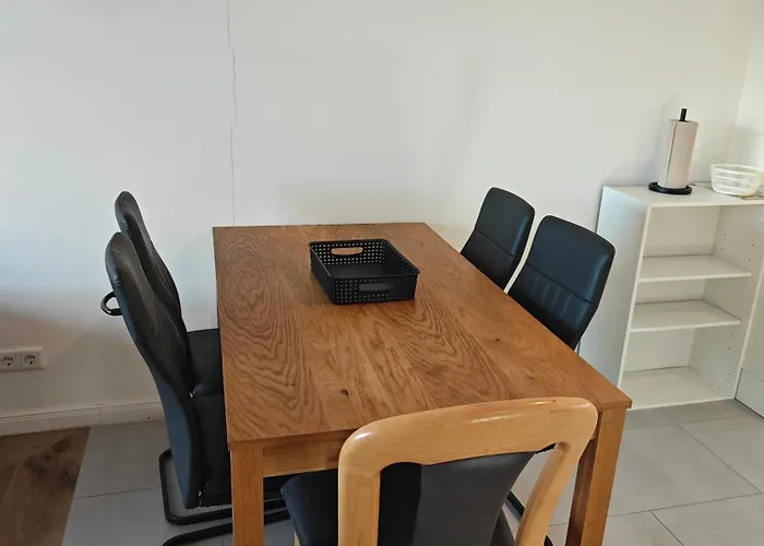 - Geisweid Work And Neu Modernisiert 3 Schlafzimmer Badezimmer Wohnzimmer Balkon Siegen