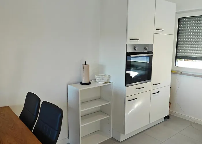 - Geisweid Work And Neu Modernisiert 3 Schlafzimmer Badezimmer Wohnzimmer Balkon Siegen