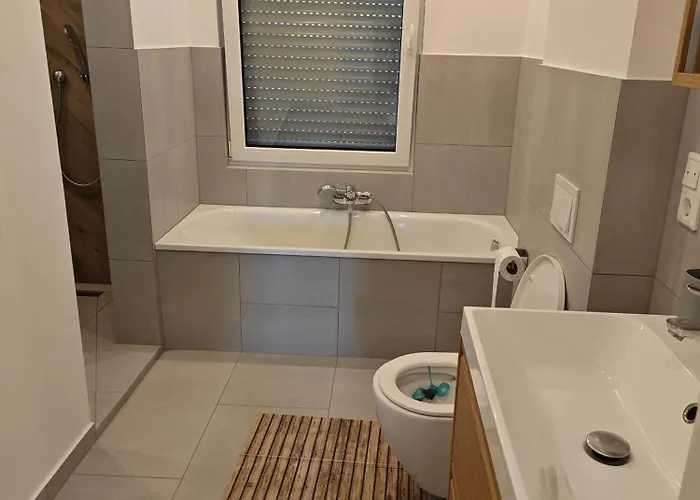 - Geisweid Work And Neu Modernisiert 3 Schlafzimmer Badezimmer Wohnzimmer Balkon * Siegen