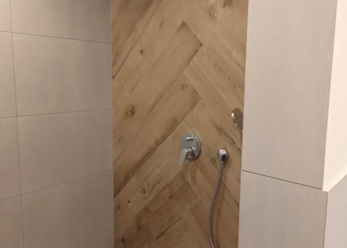 - Geisweid Work And Neu Modernisiert 3 Schlafzimmer Badezimmer Wohnzimmer Balkon * Siegen