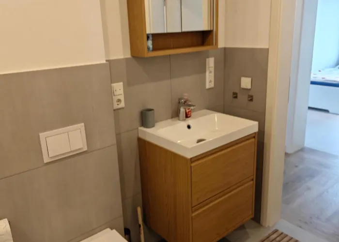 - Geisweid Work And Neu Modernisiert 3 Schlafzimmer Badezimmer Wohnzimmer Balkon