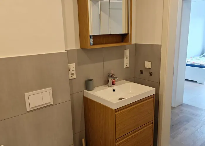 - Geisweid Work And Neu Modernisiert 3 Schlafzimmer Badezimmer Wohnzimmer Balkon Lägenhet