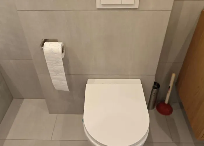 - Geisweid Work And Neu Modernisiert 3 Schlafzimmer Badezimmer Wohnzimmer Balkon Lägenhet Siegen