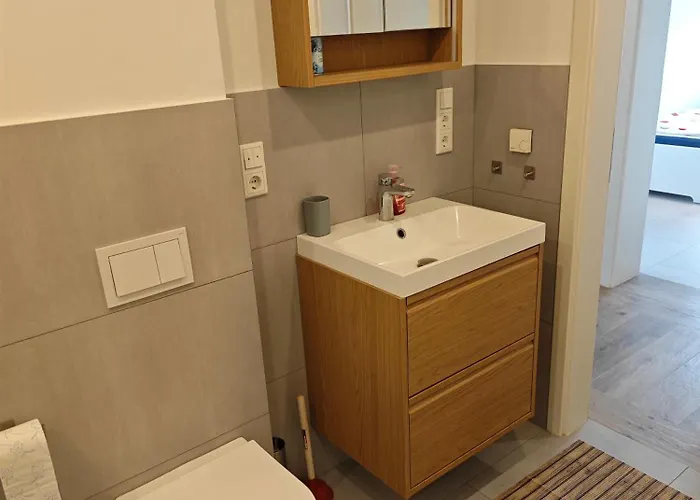 - Geisweid Work And Neu Modernisiert 3 Schlafzimmer Badezimmer Wohnzimmer Balkon Siegen