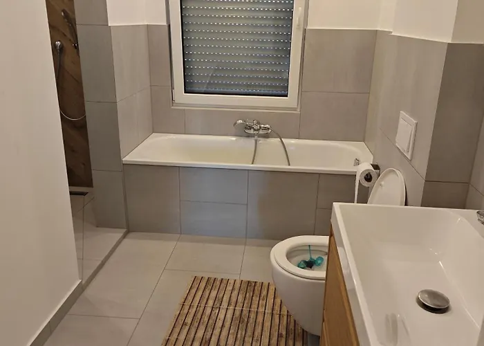 - Geisweid Work And Neu Modernisiert 3 Schlafzimmer Badezimmer Wohnzimmer Balkon Lägenhet Siegen