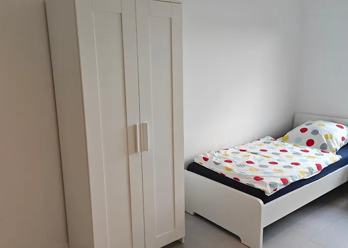 - Geisweid Work And Neu Modernisiert 3 Schlafzimmer Badezimmer Wohnzimmer Balkon Lägenhet