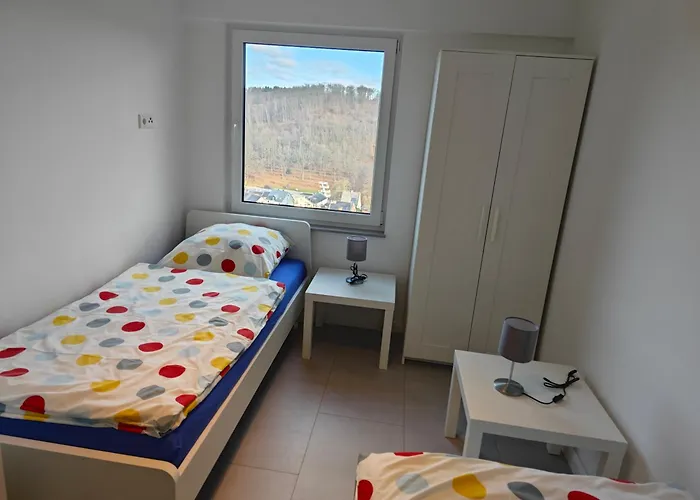 - Geisweid Work And Neu Modernisiert 3 Schlafzimmer Badezimmer Wohnzimmer Balkon * Siegen