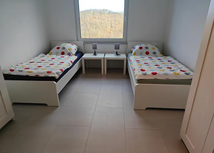 - Geisweid Work And Neu Modernisiert 3 Schlafzimmer Badezimmer Wohnzimmer Balkon * Siegen
