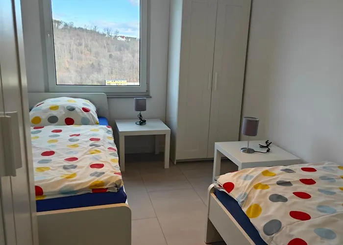- Geisweid Work And Neu Modernisiert 3 Schlafzimmer Badezimmer Wohnzimmer Balkon Siegen