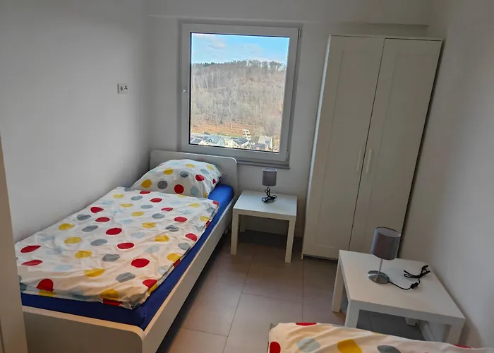 - Geisweid Work And Neu Modernisiert 3 Schlafzimmer Badezimmer Wohnzimmer Balkon Lägenhet