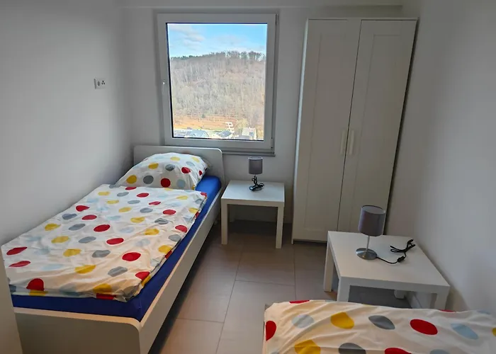 - Geisweid Work And Neu Modernisiert 3 Schlafzimmer Badezimmer Wohnzimmer Balkon Siegen