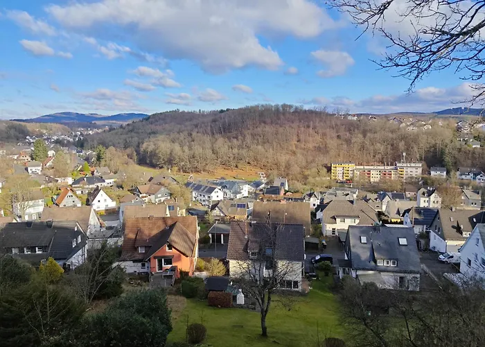 Lägenhet - Geisweid Work And Neu Modernisiert 3 Schlafzimmer Badezimmer Wohnzimmer Balkon