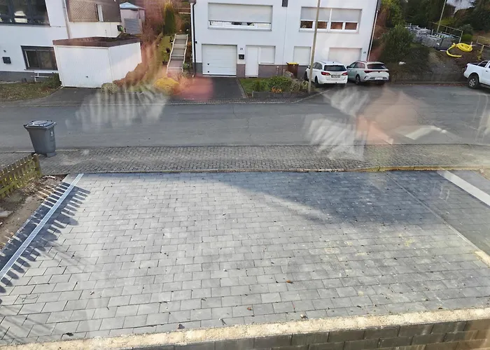 - Geisweid Work And Neu Modernisiert 3 Schlafzimmer Badezimmer Wohnzimmer Balkon